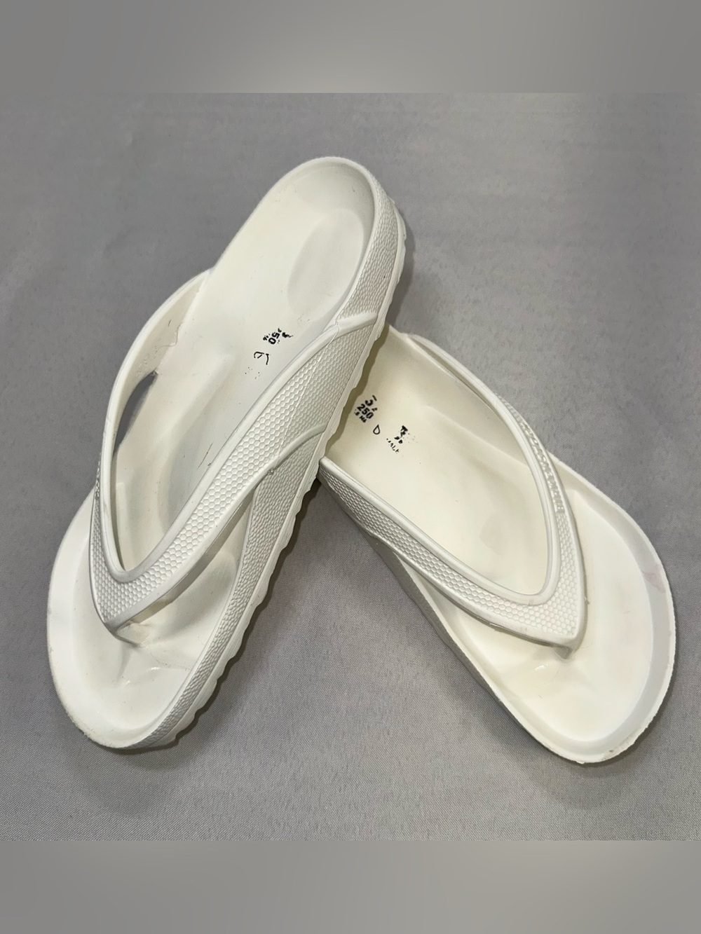 Birkenstock White Rubber Toe Post Thong Size 8 Women Size 6 Men